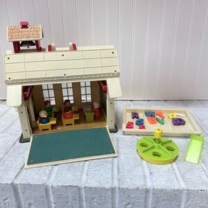 Vintage 1971 Fisher Price Little People Play Family School House w/Accessories
